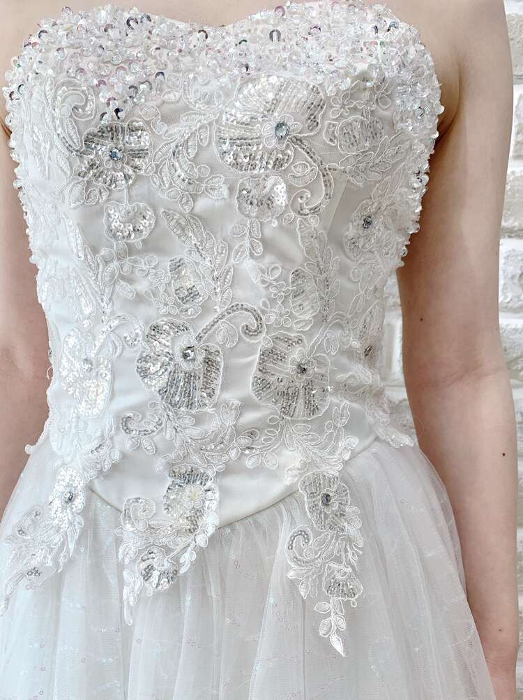 キラキラチュール編み上げホワイトフレアミニドレス | レンタルドレスのドレリッチ