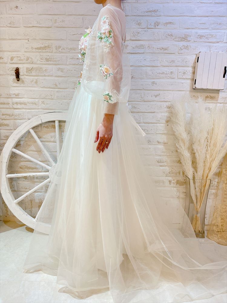 オフホワイトカラフルお花刺繍長袖ウェディングドレス | レンタルドレスのドレリッチ