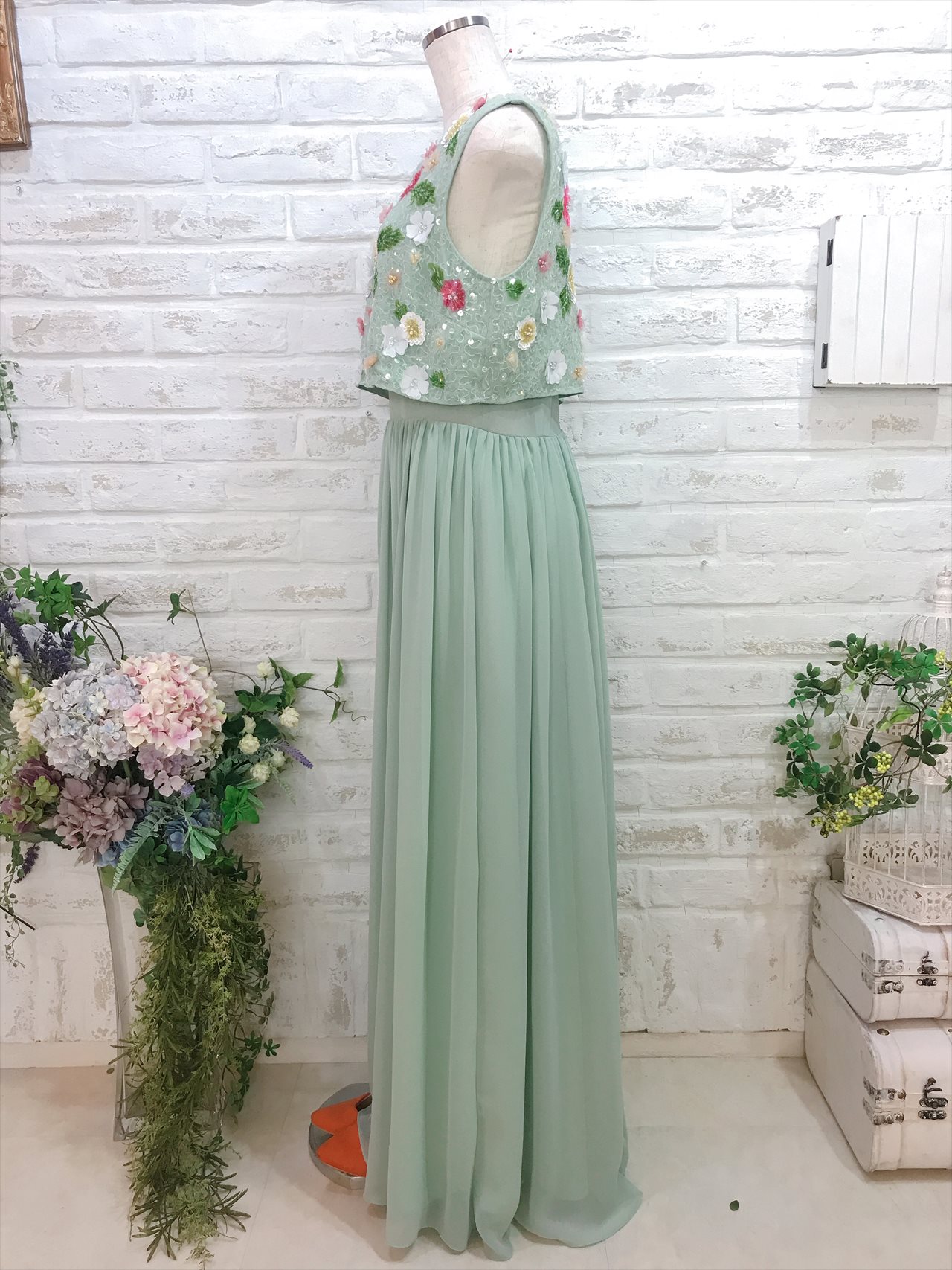 ミントグリーン胸元スパンコール花柄ロングドレス | レンタルドレスのドレリッチ