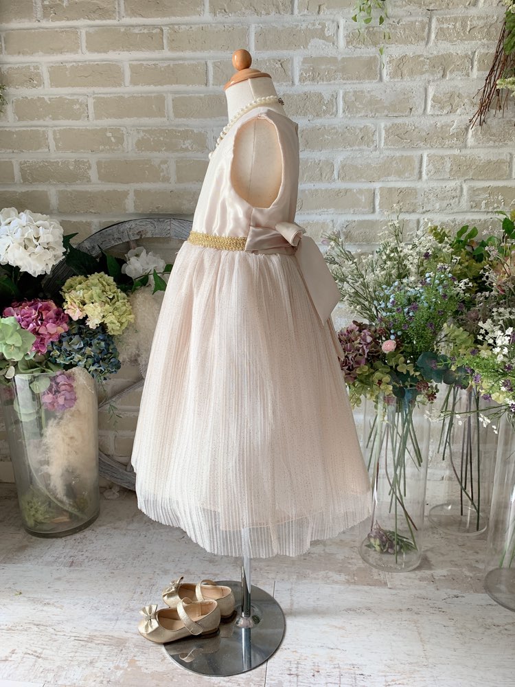 子供 キッズ 女の子 結婚式 ホワイト アイボリー フレア キラキラ ゴールド ビジュー ダイヤ ノースリーブ ドレス レンタルドレスのドレリッチ